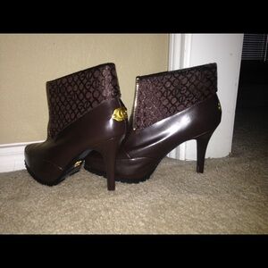 Coogi Brown ankle booties